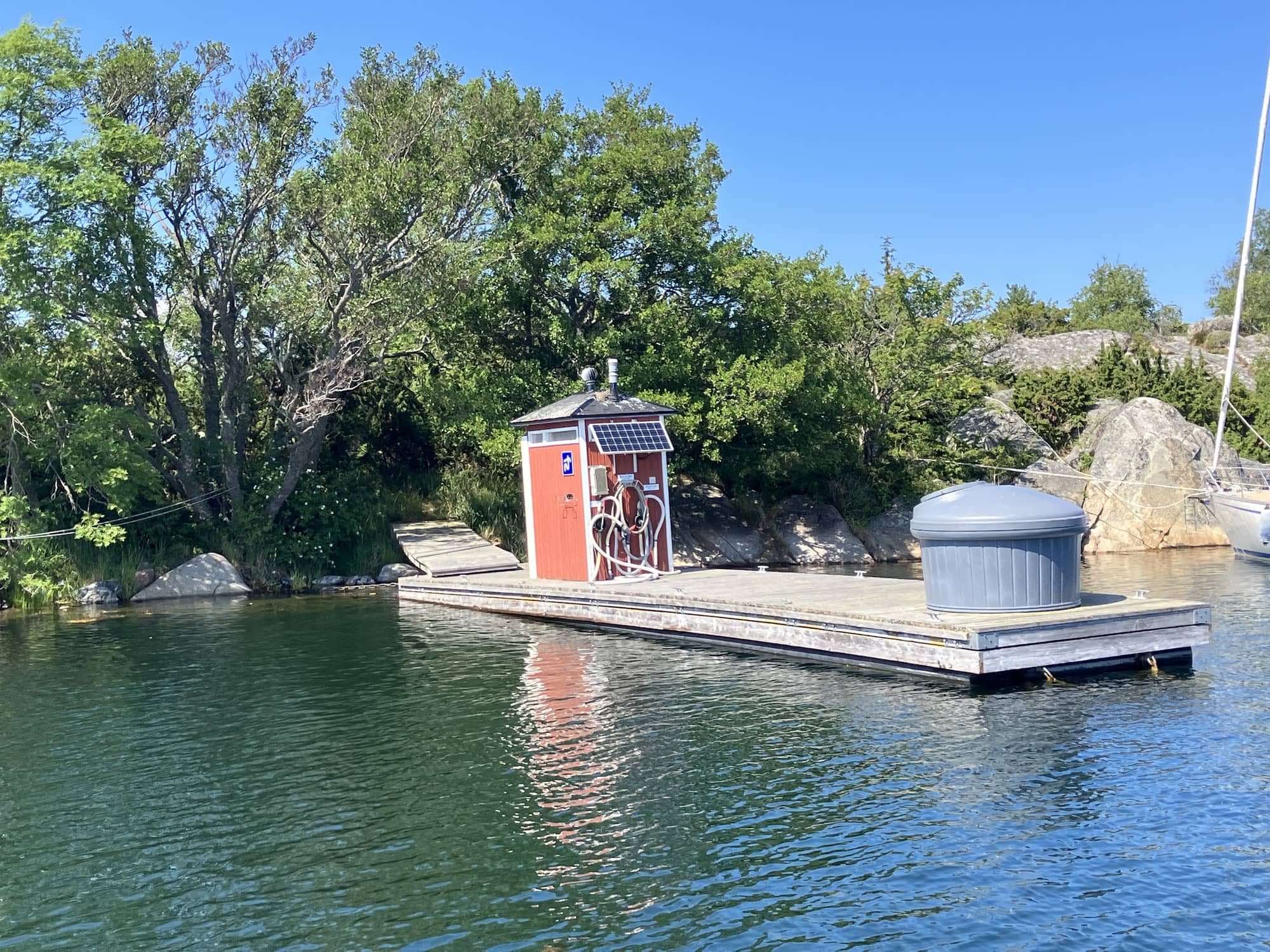 Rödlöga  Megelskär